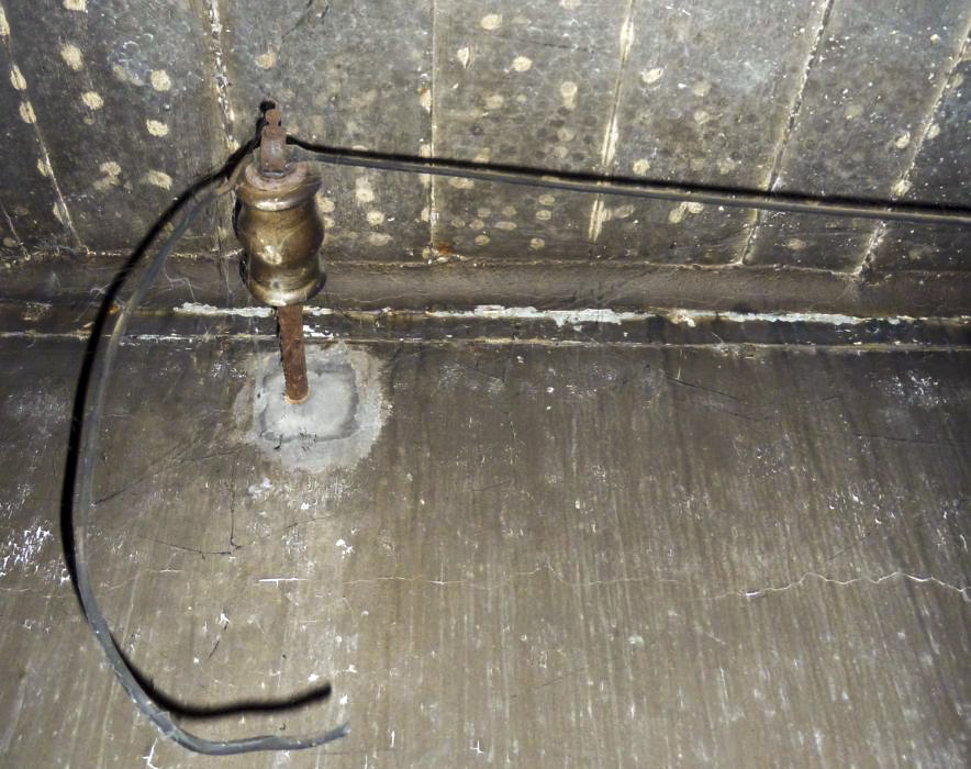 Ligne Maginot - NANCY- LAXOU - CENTRAL PROTéGé - (Central téléphonique isolé) - Isolateur pour l'antenne radio