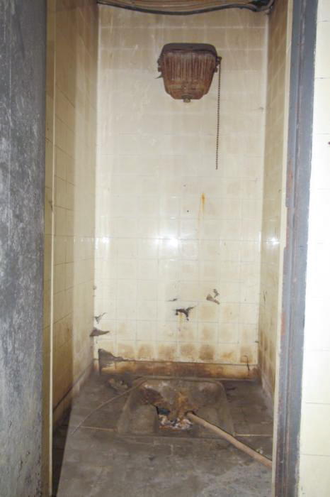 Ligne Maginot - NANCY- LAXOU - CENTRAL PROTéGé - (Central téléphonique isolé) - Salle d'eau et toilettes