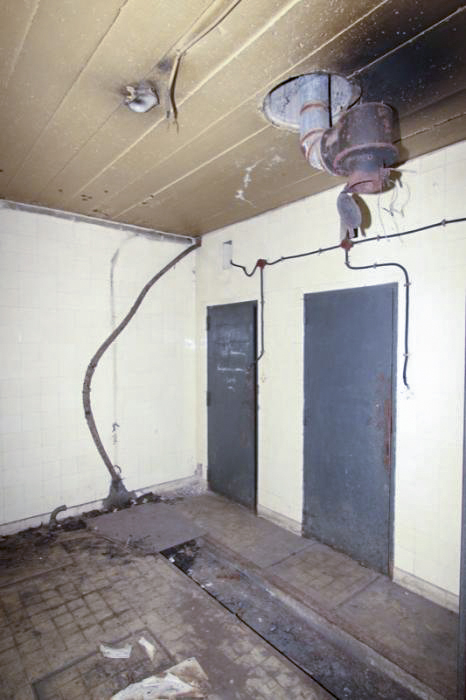 Ligne Maginot - NANCY- LAXOU - CENTRAL PROTéGé - (Central téléphonique isolé) - Entrée du câble d'alimentation électrique du réseau civil
Noter le système de soupape de ventilation en partie haute destinée à l'évacuation de l'air vicié.