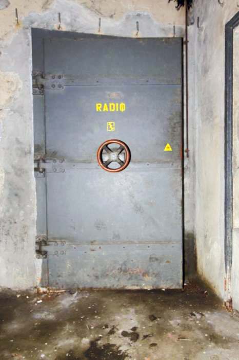 Ligne Maginot - NANCY- LAXOU - CENTRAL PROTéGé - (Central téléphonique isolé) - Porte de la chaufferie
L'inscription Radio sur la porte n'est pas d'origine, elle a été faite dans le cadre du tournage du court métrage 'Le Bunker de la dernière rafale'.