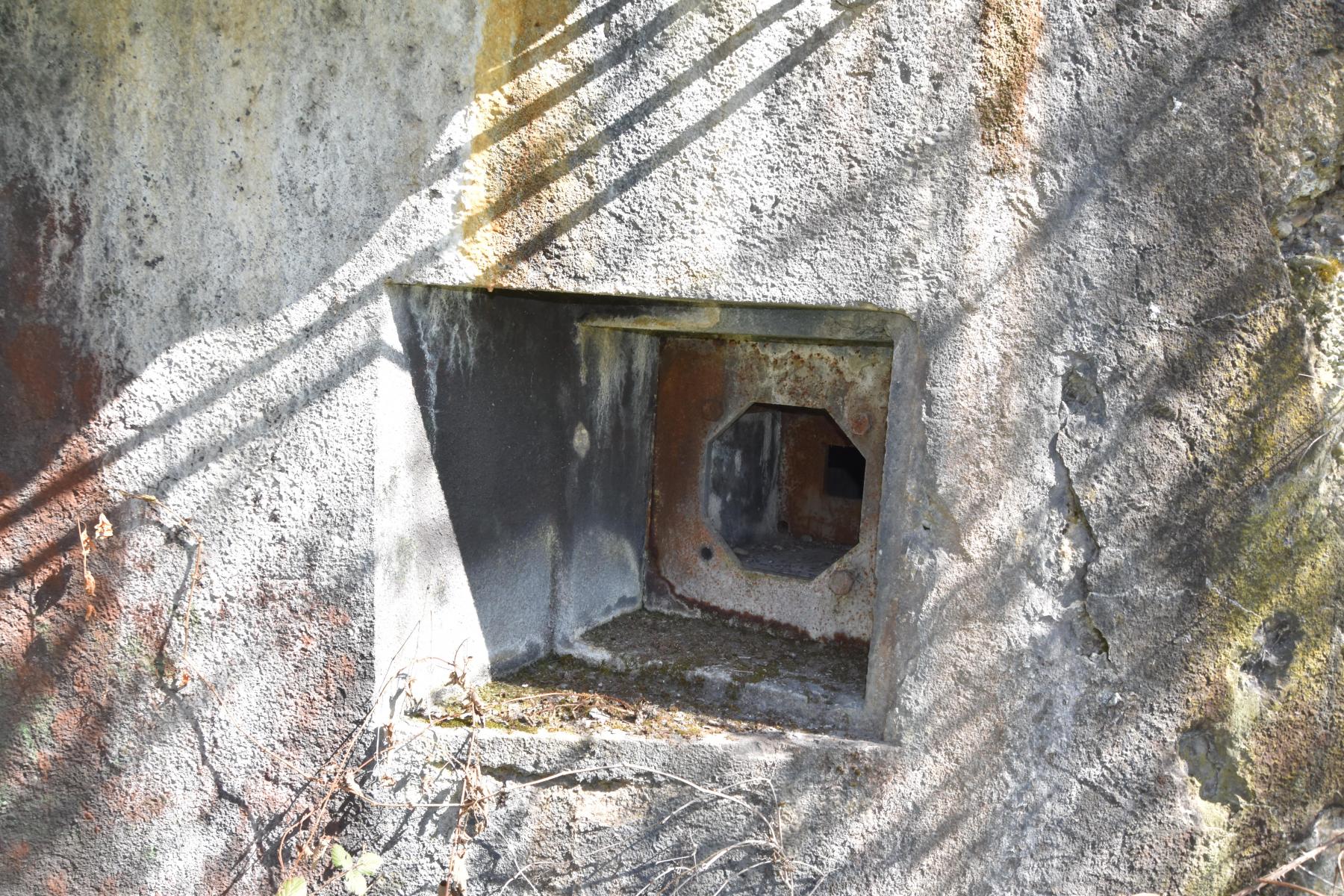 Ligne Maginot - 61/3 - OTTMARSHEIM SUD - (Casemate d'infanterie - Double) - Créneau FM sud