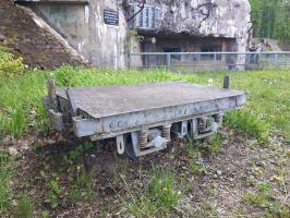 Ligne Maginot - BAMBESCH - A35 - (Ouvrage d'infanterie) - Wagonnet (type sud-est allégé) de voie de 60 exposé devant le bloc 3