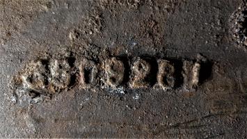 Ligne Maginot - HOFFEN - (Abri) - Marquage sur un des deux bâtis des groupes électrogènes de l'usine 