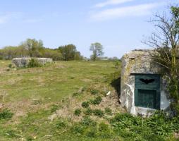 Ligne Maginot - B39 - BASSE PLAINE 10 - (Blockhaus pour arme infanterie) - Au premier plan B39, derrière B38