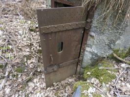 Ligne Maginot - HARDT 1 - (Blockhaus pour arme infanterie) - L'entrée avec sa porte blindée