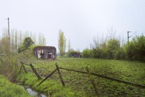 Ligne Maginot - B221 - FERME SALOME (Blockhaus pour canon) - B220 avec B221 à droite. 