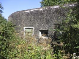 Ligne Maginot - B227 - STATION de STEENWERCK (Blockhaus pour canon) - Visible du sentier piétonnier longeant la voie ferrée Lille Calais