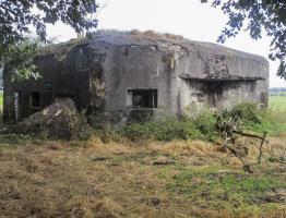 Ligne Maginot - B335 - LA PLAINE SUD - (Blockhaus pour canon) - Porte condamnée par un dépôt important de terre.