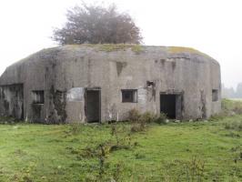 Ligne Maginot - B349 - MONTURY (Blockhaus pour canon) - Blockhaus situé dans un pré.