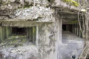 Ligne Maginot - 31/3 - SAASENHEIM - (Casemate d'infanterie - Double) - L'extérieur de la façade sud avec ces 2 créneaux pour jumelage de mitrailleuse et canon de 47 mm