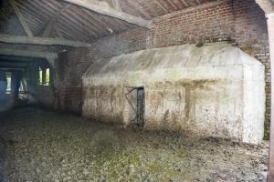 Ligne Maginot - BEF 674 - CENSE DE CHOQUES SUD OUEST - (Blockhaus pour arme infanterie) - Le blockhaus est intégré dans un hangar