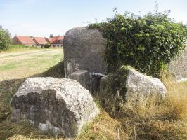 Ligne Maginot - BEF 264 - RISQUE-TOUT OUEST - (Blockhaus pour arme infanterie) - Blockhaus Risque-tout Ouest  photographié avec l'inscription 'Betty'.