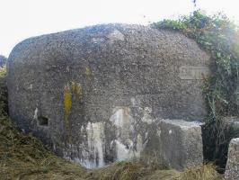 Ligne Maginot - BEF 264 - RISQUE-TOUT OUEST - (Blockhaus pour arme infanterie) - Blockhaus Risque-tout Ouest  photographié avec l'inscription 'Betty'.
