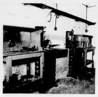 Ligne Maginot - MONT DES WELCHES - A21 - (Ouvrage d'artillerie) - Bloc 4 
Les stands de préparation des munitions

Extrait de 'Beschreibung des 81-mm Flugelminenwerfer im Kasematte'
Origine NARA