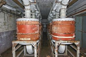 Ligne Maginot - MONT DES WELCHES - A21 - (Ouvrage d'artillerie) - Salle de neutralisation
Filtres destinés à purifier l'air extérieur en cas de fonctionnement en régime gazé.
Une fois filtré, l'air prélevé à l’extérieur est rejeté dans la galerie qui sert de conduit principal pour tout l'ouvrage