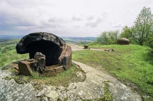 Ligne Maginot - KERFENT - A34 - (Ouvrage d'infanterie) - Bloc 4
La cloche GFM détruite par des essais américains en 1945