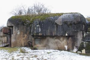Ligne Maginot - WELSCHHOF - (Ouvrage d'infanterie) - Bloc 1
La facade Est et son créneau pour l'arme mixte