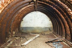Ligne Maginot - LONKICH (SOUS QUARTIER BOLER - 1° CM) - (PC de Sous-Quartier) - Vue intérieure d'une alvéole. La réalisation est classique pour ce type de structure, à savoir tôle 'métro' faisant également office de coffrage perdu.