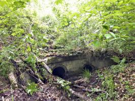 Ligne Maginot - VF60 - ANTENNE DE L'OUVRAGE DU FOUR-à-CHAUX - (RESEAU - Voie 60 - Antenne ou rocade ferroviaire) - 3 - PASSAGE SUR LE VERLORENERBACH
Le coté amont maçonné