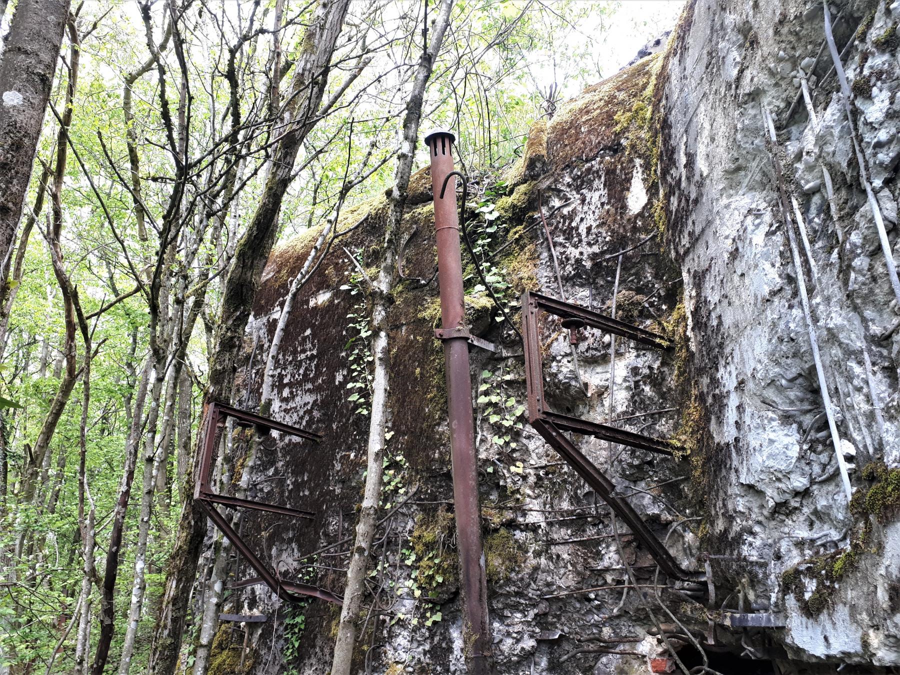 Ligne Maginot - KERFENT - A34 - (Ouvrage d'infanterie) - Bloc 2
Cheminée et support de l'antenne TSF