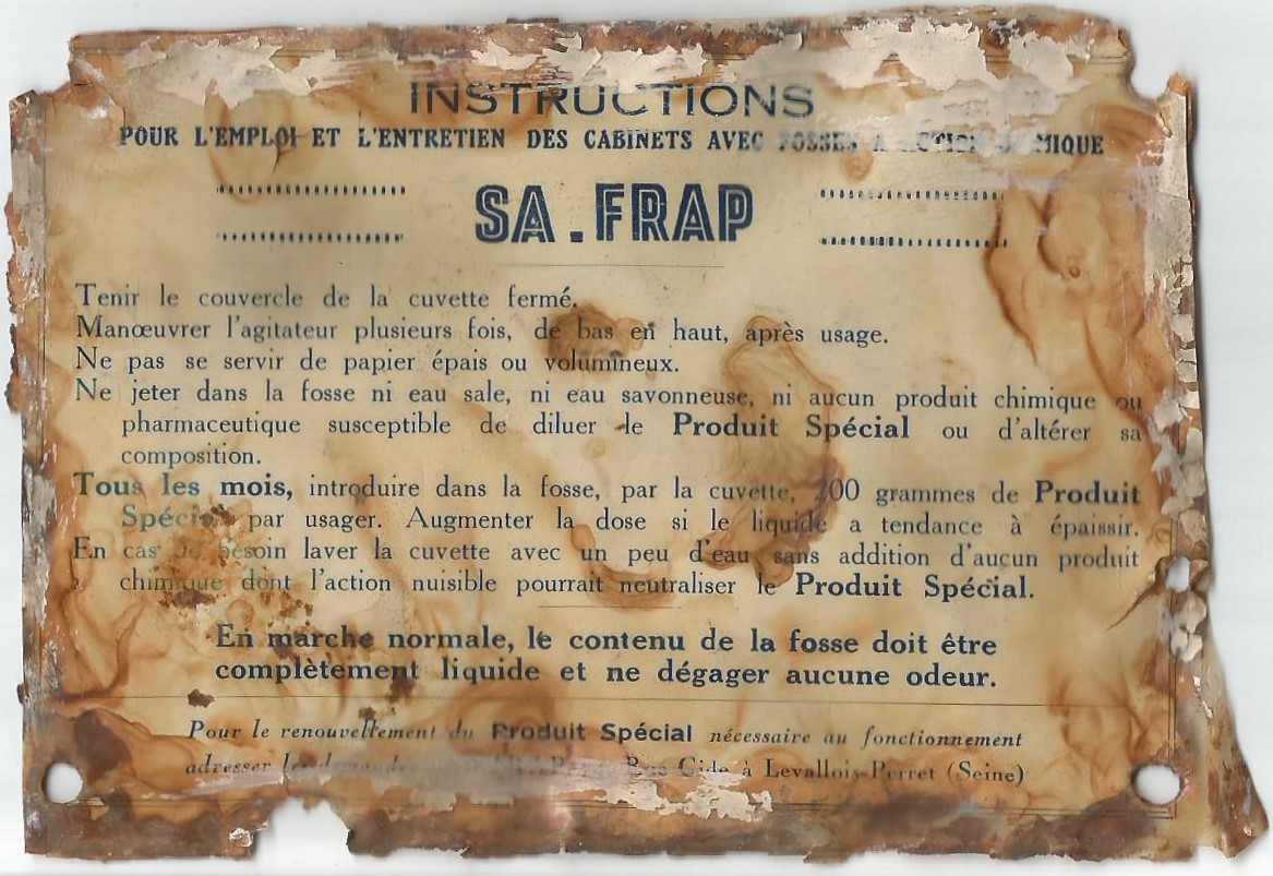 Ligne Maginot - Instructions fosse à action chimiques - Plaquette relative aux instructions d'utilisations de la fosse et de son entretien.
La dernière ligne illisible:
'adresser les demandes à SA.FRAP, 74 Rue du Gide à Levallois-Perret (Seine)'