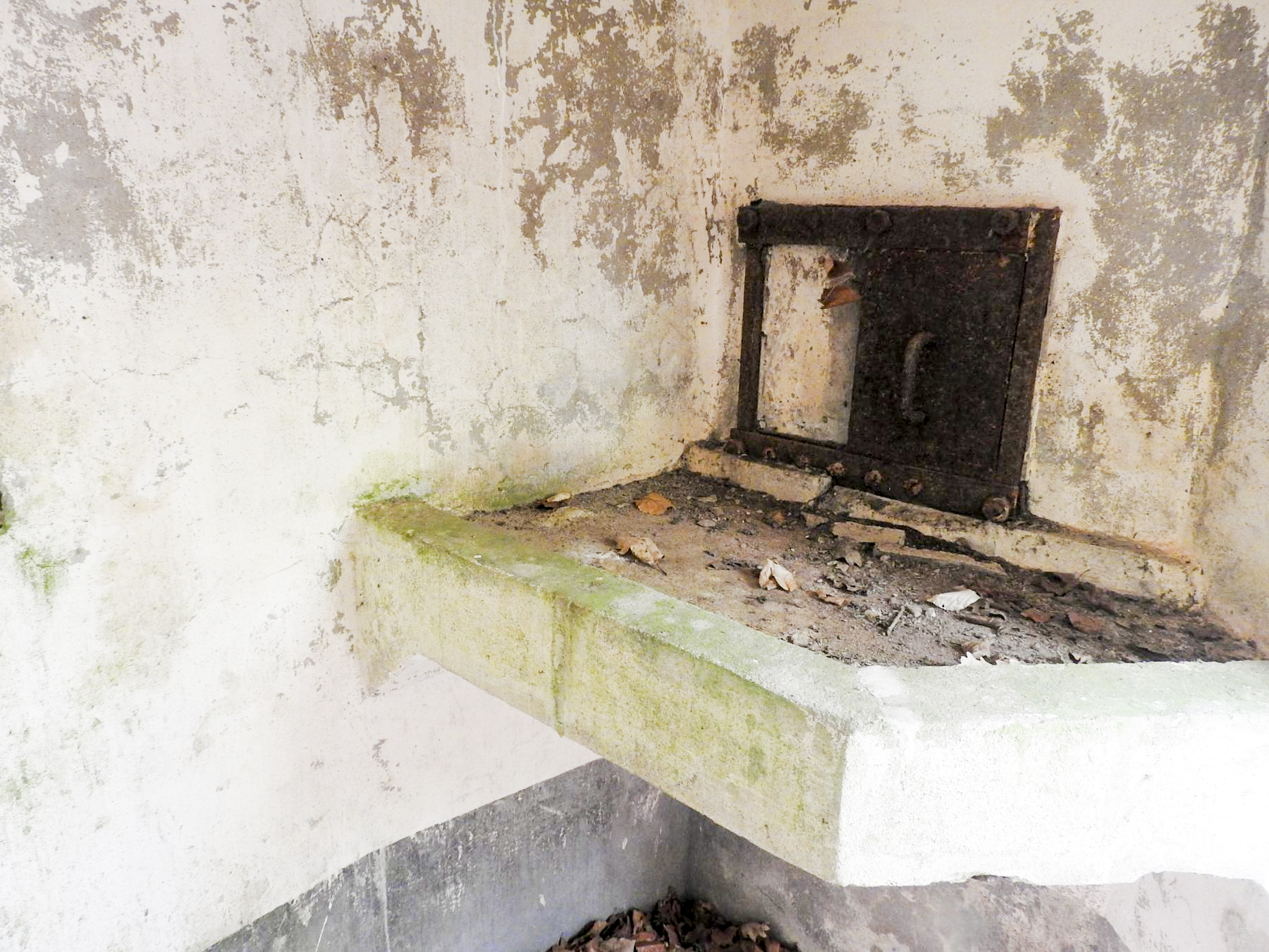 Ligne Maginot - FM36 - HOHLSTEIN 2 - (Blockhaus pour arme infanterie) - Créneau droit avec tablette de tir pour FM - STENGER Mathieu