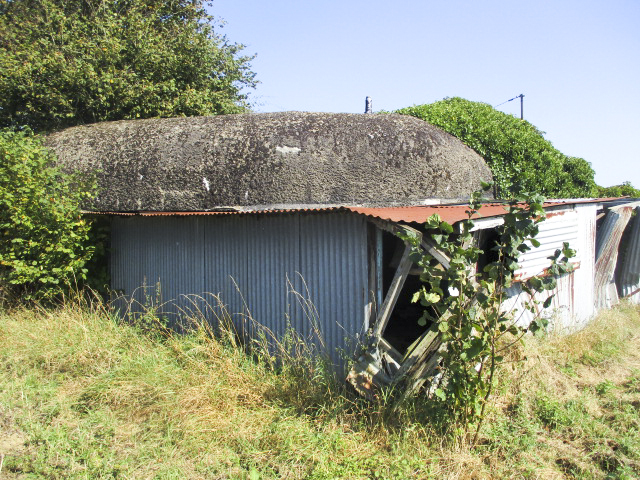 Ligne Maginot - B229 - Le PAPOT (Blockhaus pour canon) - Visible de la D 933 - Rue de Bailleul.