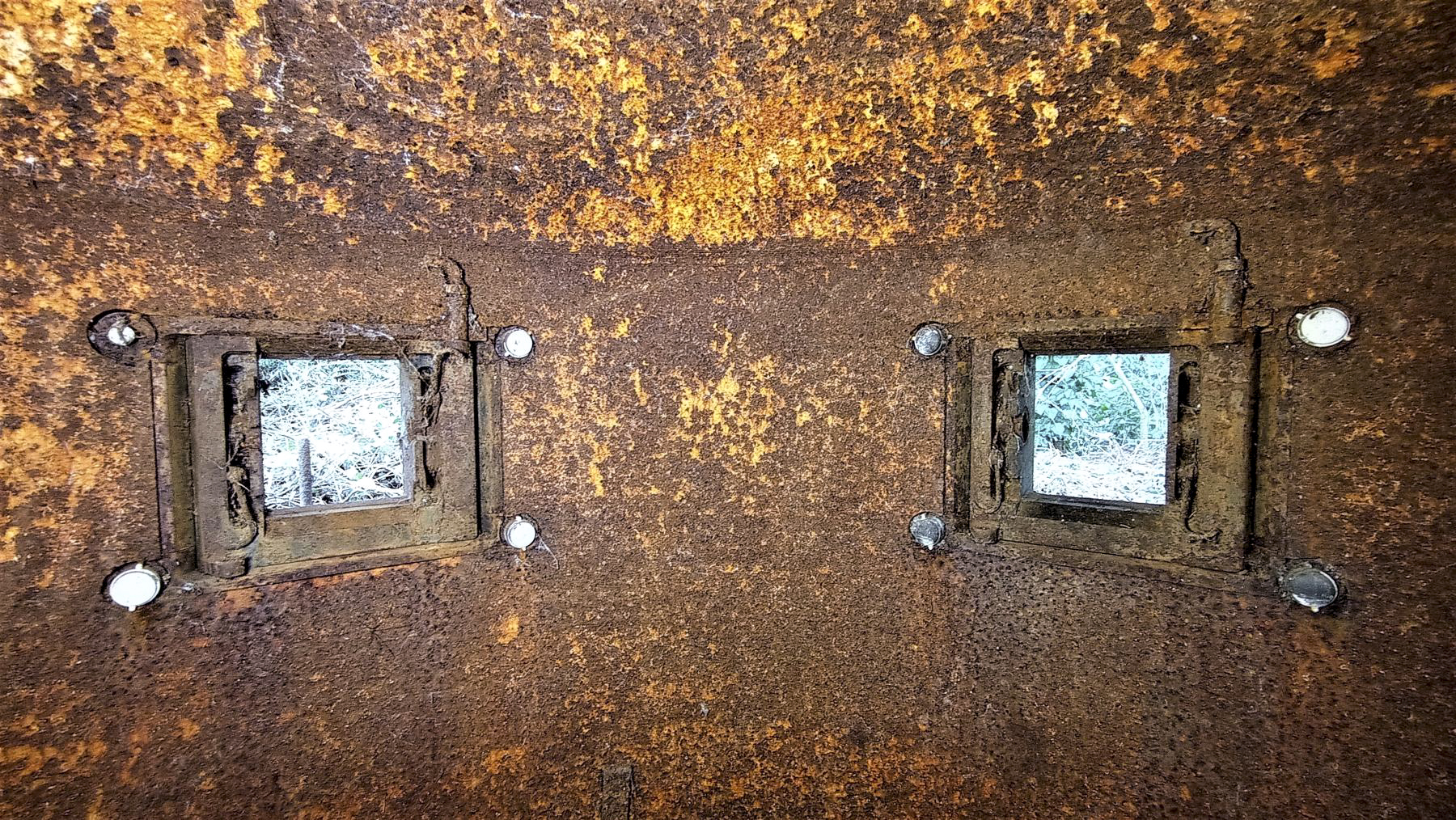 Ligne Maginot - BUCHHOLZBERG (I / 79° RIF) - (Abri) - Deux des cinq créneaux de la cloche GFM Ouest