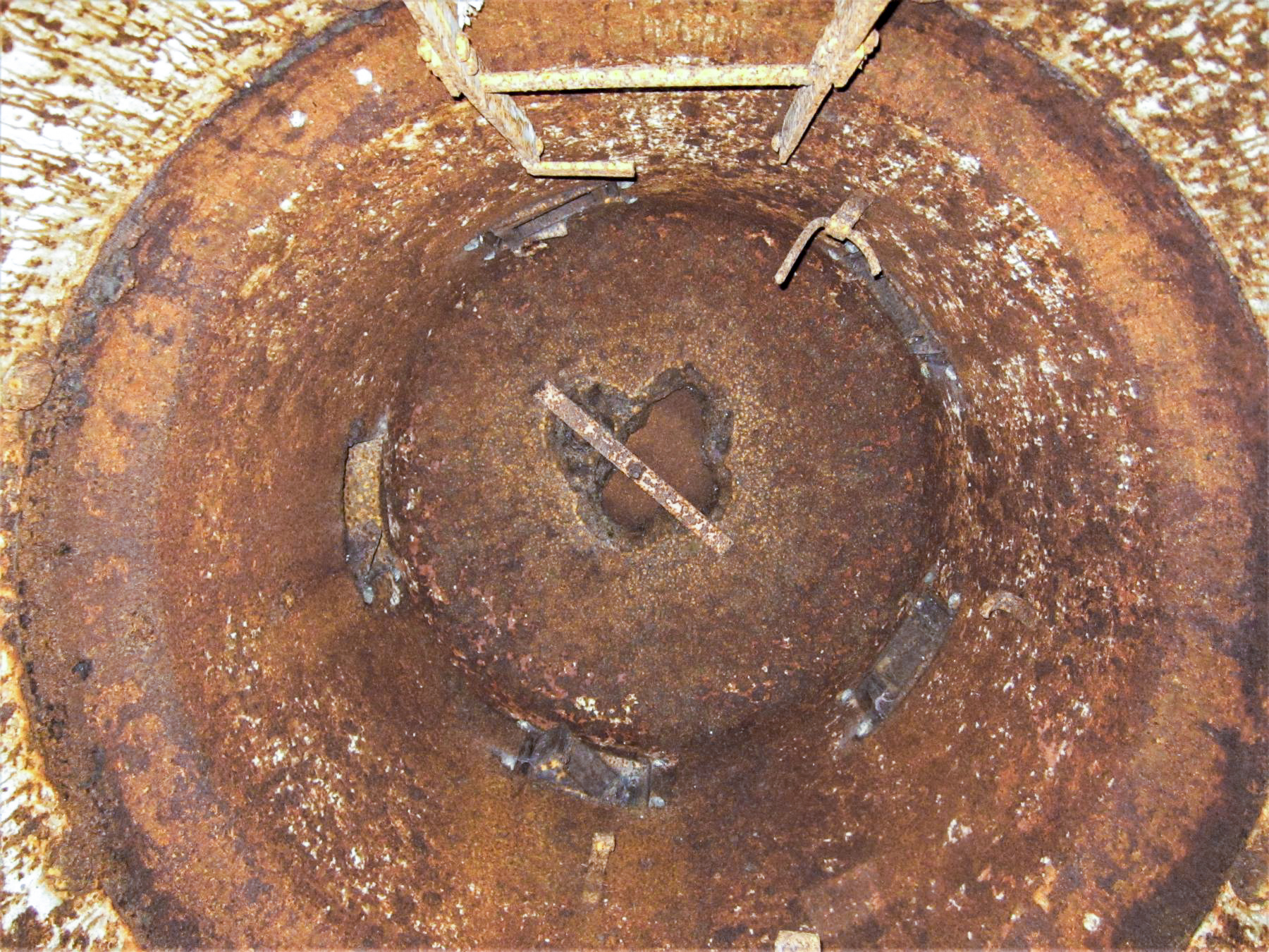 Ligne Maginot - TRAUTBACH OUEST - (Blockhaus pour arme infanterie) - La cloche a subi des essais de charges creuses effectués par les allemands