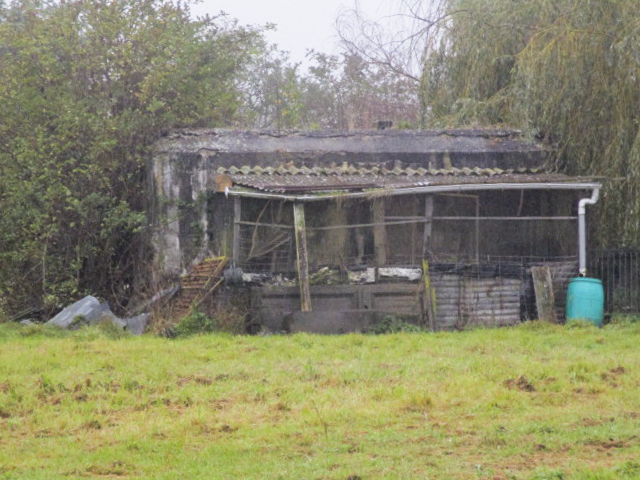 Ligne Maginot - BEF 265 - La FRETE Nord (Blockhaus pour canon) - Le blockhaus est visible d'un chemin de terre provenant de la rue du Riez. - Smardz Félix