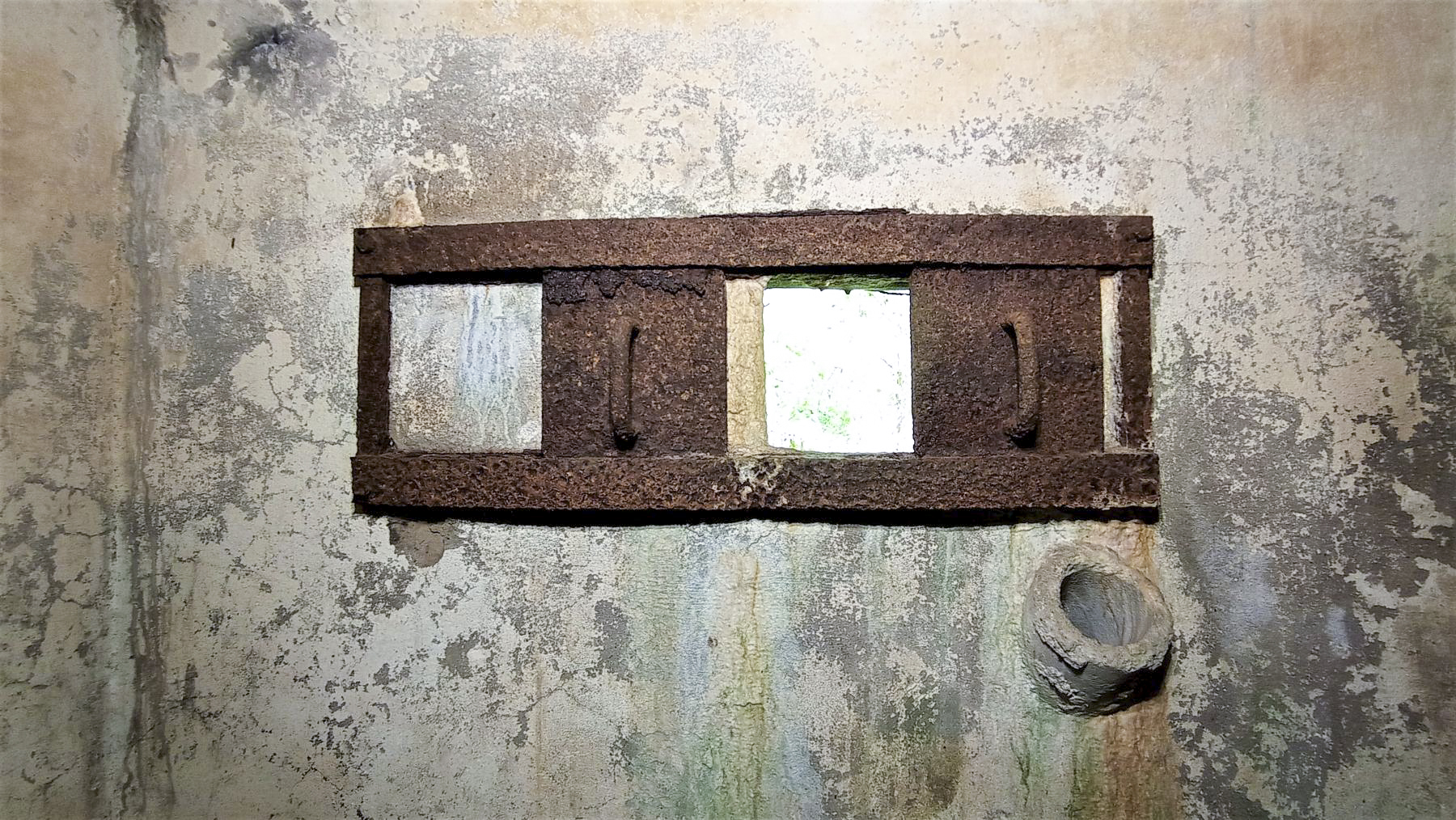 Ligne Maginot - M10 - NONNENHARDT EST 3 - (Blockhaus pour arme infanterie) - Créneau gauche