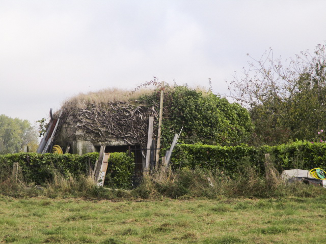 Ligne Maginot - BEF 410 - HAMEAU de l'HOTEL Ouest 1 (Blockhaus pour arme infanterie) - Vu de la rue Clémenceau. - Smardz Félix