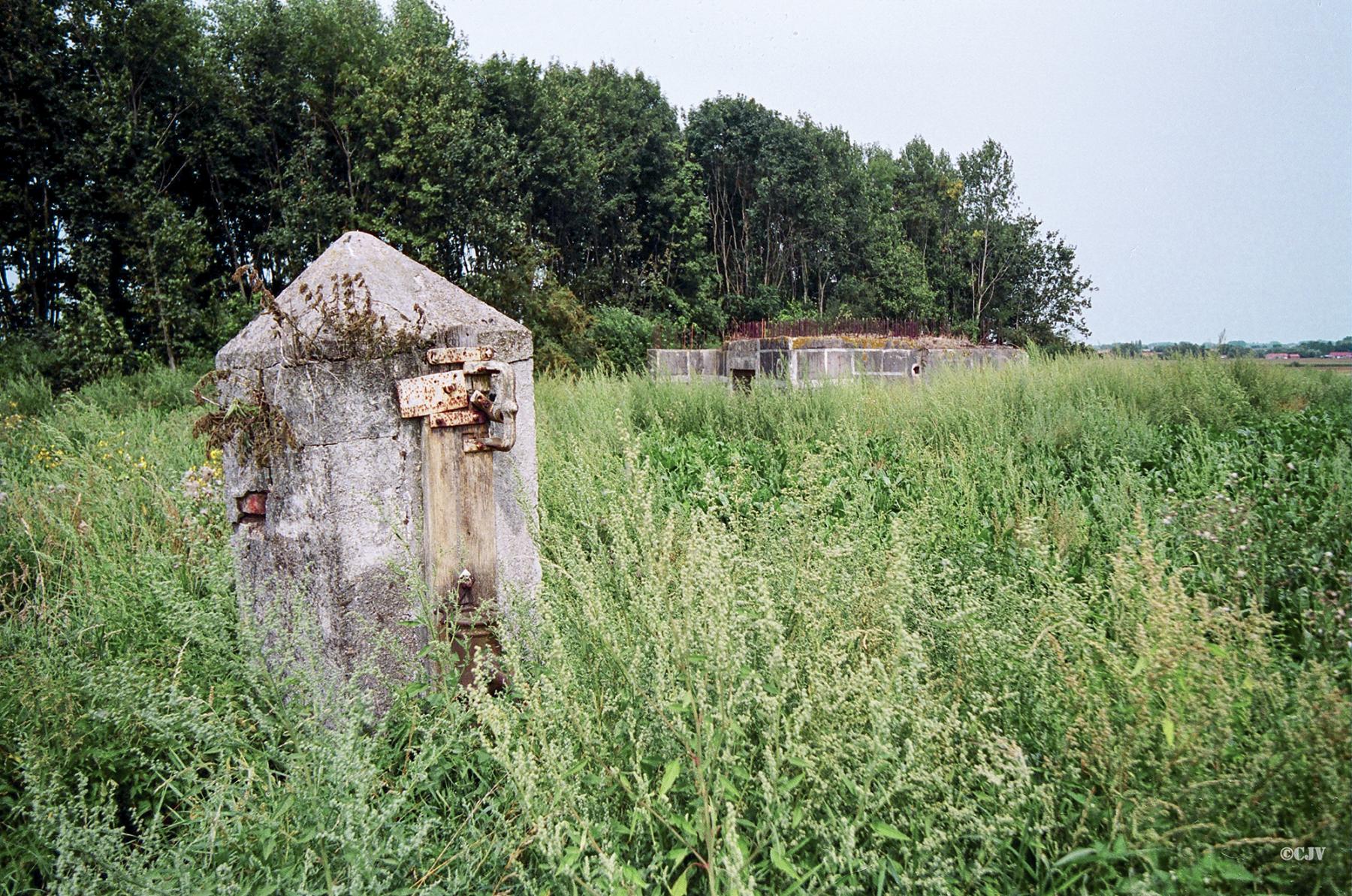 Ligne Maginot - BEF 472 - BOIS JACOB SUD - (Blockhaus pour canon) - Le puits a proximité