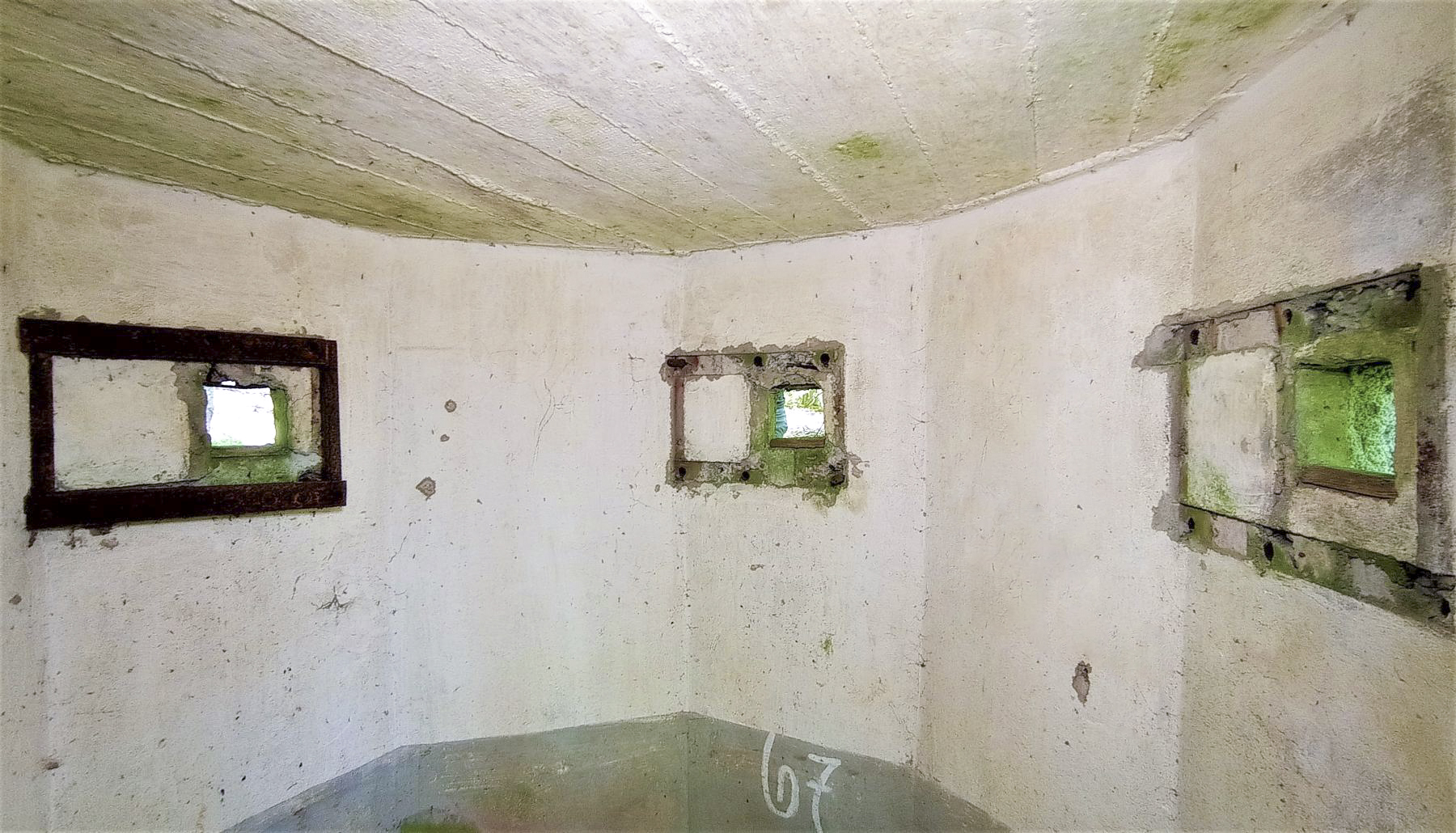 Ligne Maginot - FM49 - WEIBERSLOCH - (Blockhaus pour arme infanterie) - Les deux créneaux frontaux et le créneau arrière droit - Baptiste GAUDIN