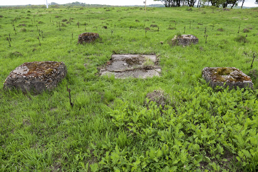Ligne Maginot - EINSELING - A36 - (Ouvrage d'infanterie) - Emplacement du forage du puits de service 
Les 4 plots servant de supports pour la chèvre de manutention