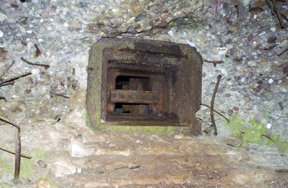 Ligne Maginot - KERFENT - A34 - (Ouvrage d'infanterie) - Bloc 3
Créneau JM
