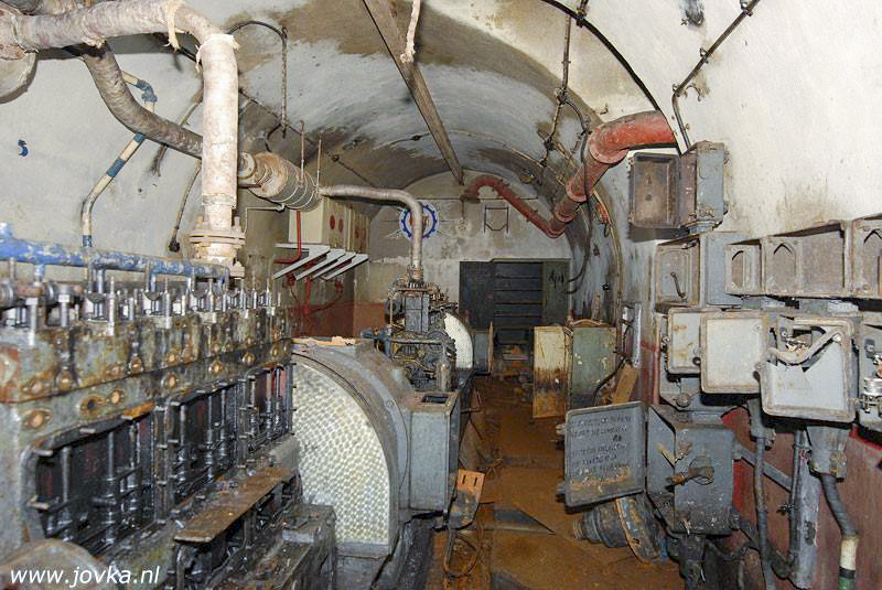 Ligne Maginot - KERFENT - A34 - (Ouvrage d'infanterie) - L'usine électrique
Groupes électrogènes à moteur Renault
Etat en 2014