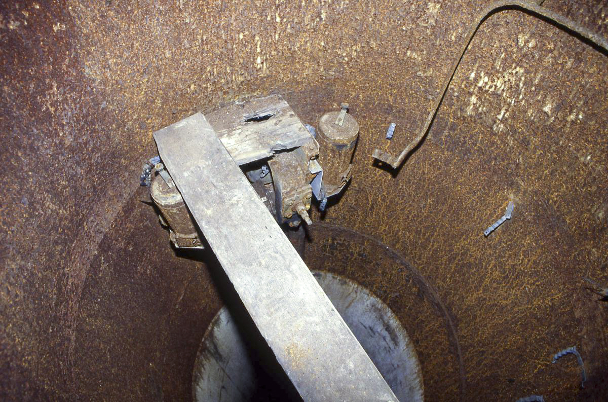 Ligne Maginot - KERFENT - A34 - (Ouvrage d'infanterie) - Bloc 3
Télécommande du projecteur dans la cloche GFM