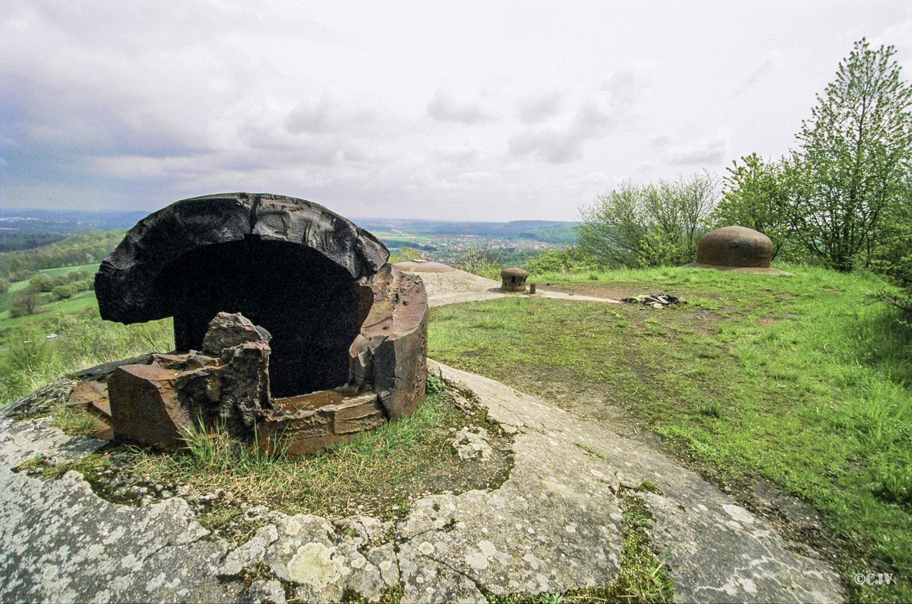 Ligne Maginot - KERFENT - A34 - (Ouvrage d'infanterie) - Bloc 4
La cloche GFM détruite par des essais américains en 1945