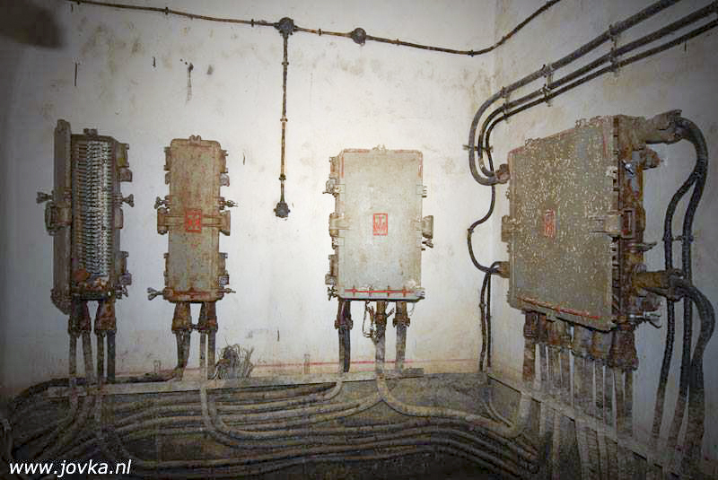 Ligne Maginot - KERFENT - A34 - (Ouvrage d'infanterie) - Le central téléphonique, boîtiers de protection et répartiteur principal de l'ouvrage