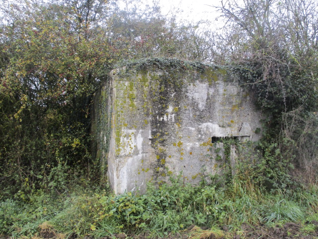 Ligne Maginot - BEF 529 - CENSE MONTURY Nord 2 (Observatoire d'artillerie) - Situé dans une propriété privée, en limite d'un champ cultivé.