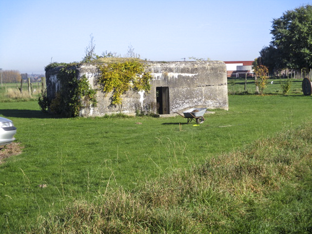 Ligne Maginot - BEF 533 - RUE de PRONEL Sud (Blockhaus pour arme infanterie) - Situé sur le terrain d'une propriété privée.