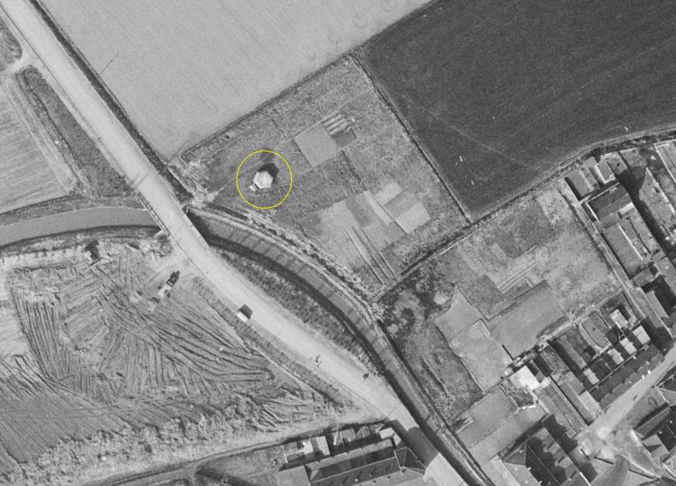 Ligne Maginot - BEF 696 - WINHOUTE (Blockhaus pour arme infanterie) -  - IGN - Géoportail 1965