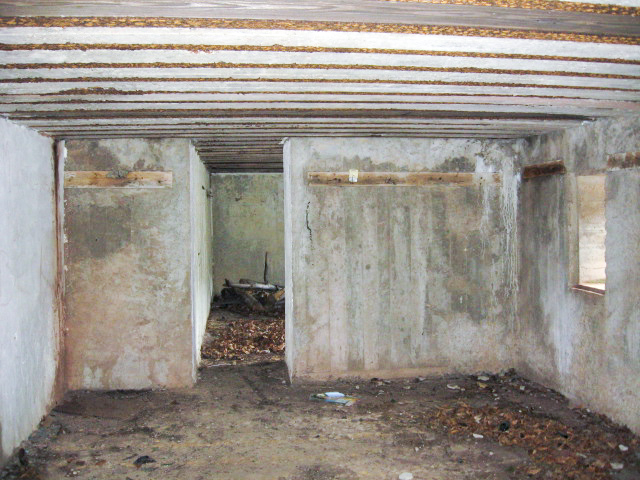 Ligne Maginot - MONTBRONN ( FROMBURGERWALD ) - (PC) - L'intérieur
La grande piece et au fond  une petite chambre