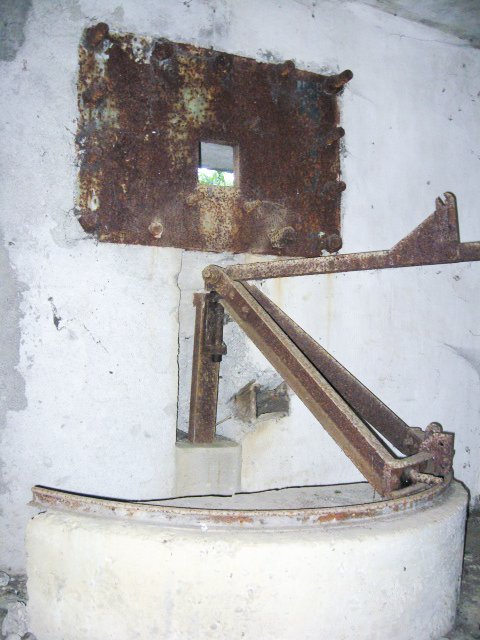 Ligne Maginot - BININGERWIESE 4 - (Blockhaus pour arme infanterie) - L’affût pour mitrailleuse Hotchkiss - Christian LENHARD