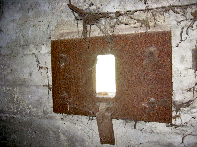 Ligne Maginot - BOMBACHERHOF 2 - (Blockhaus pour arme infanterie) - Créneau mitrailleuse