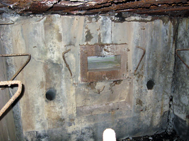 Ligne Maginot - HAMMELSWIESE 10 - (Blockhaus pour arme infanterie) - L'intérieur
Créneau mitrailleuse