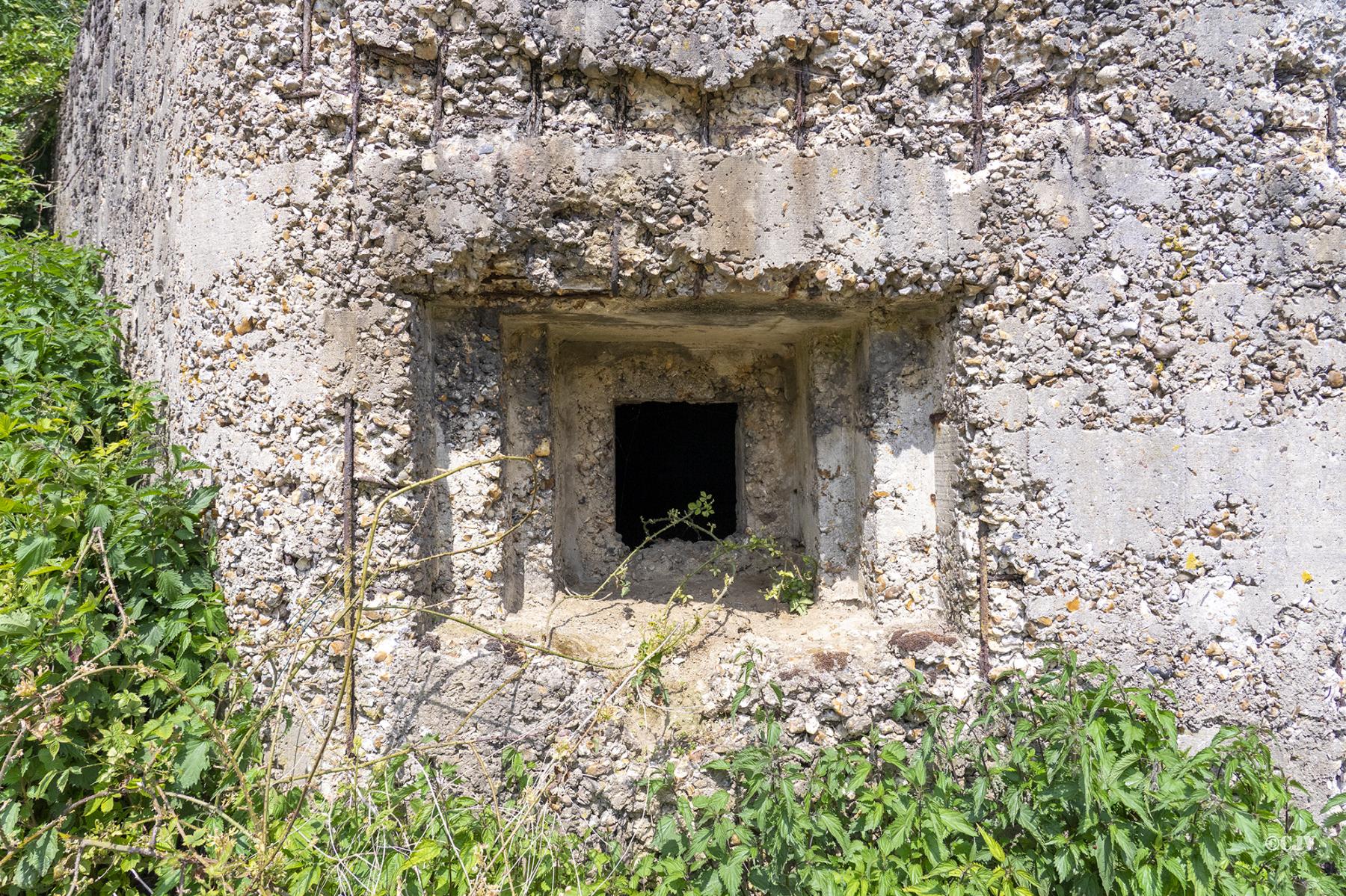 Ligne Maginot - B250 - NOUVEAU MONDE - (Blockhaus pour canon) - Créneau latéral