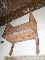 Ligne Maginot - CHAMOUILLETTE - (Central téléphonique isolé) - Intérieur central téléphonique. Étagère métallique au dessus de la porte