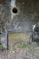 Ligne Maginot - CB316 - BROMMELSBERG SUD - (Blockhaus pour arme infanterie) - Entrée du blockhaus, presque entièrement comblée. Noter l'orifice de la goulotte pour grenades de défense rapprochée.
